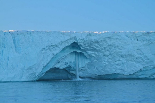 glacier-waterfalls-4[6].jpg